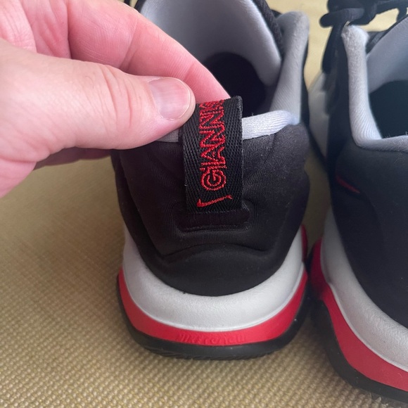 Nike Giannis size 10. used nice condition.. - Picture 4 of 5
